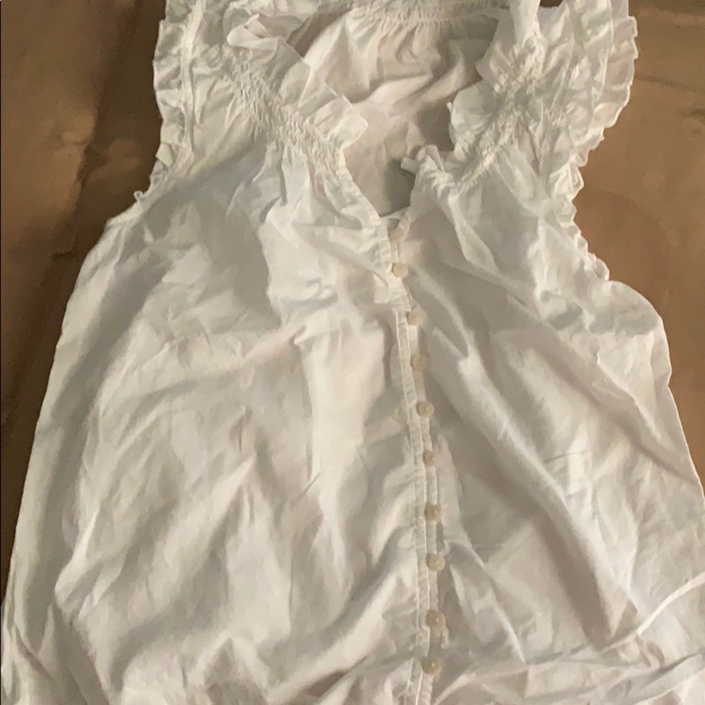 Sleeveless shirt